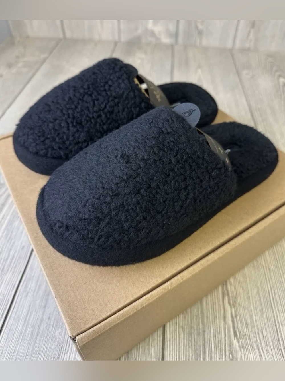NEW Allbirds Women’s Wool Dweller Fluff Slip-On Slippers in Black Size Small 5-7